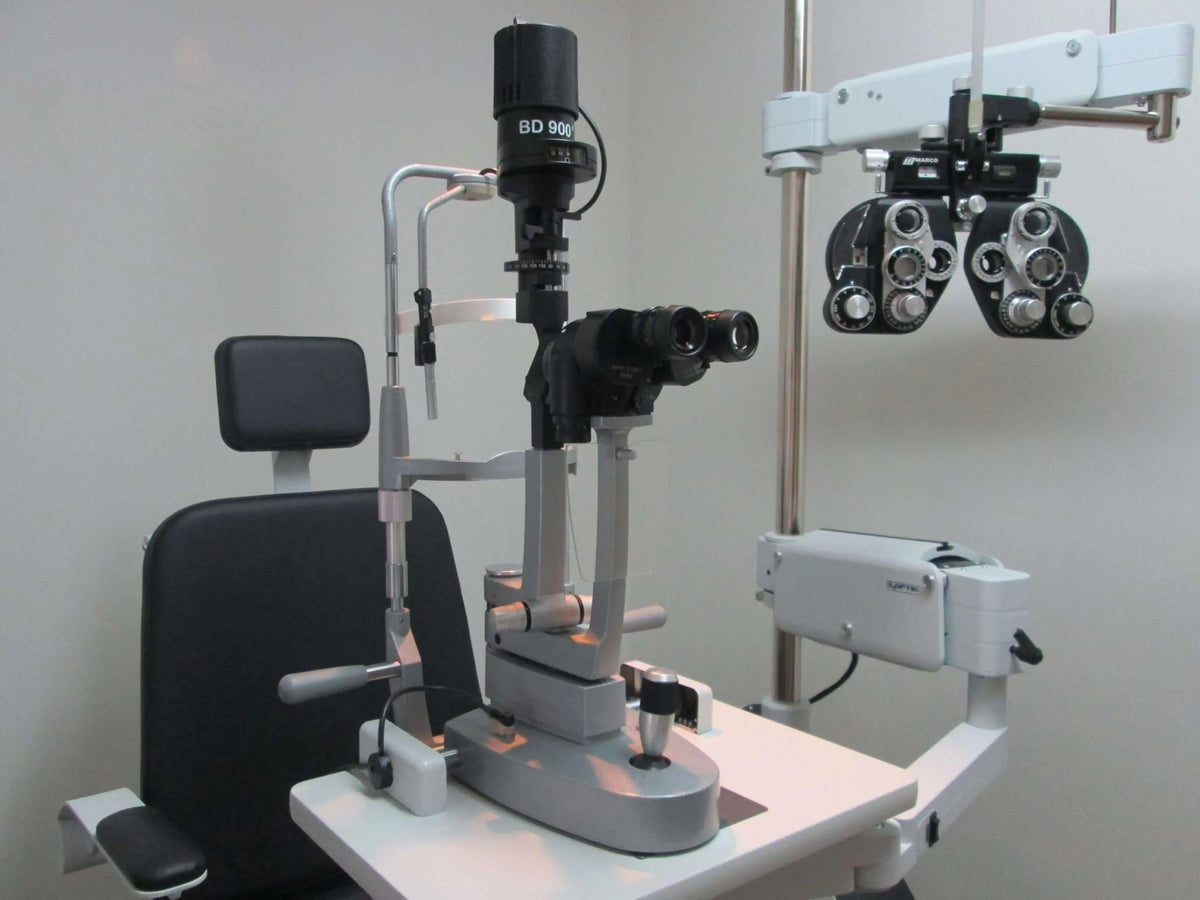 Eye exam clinic image
